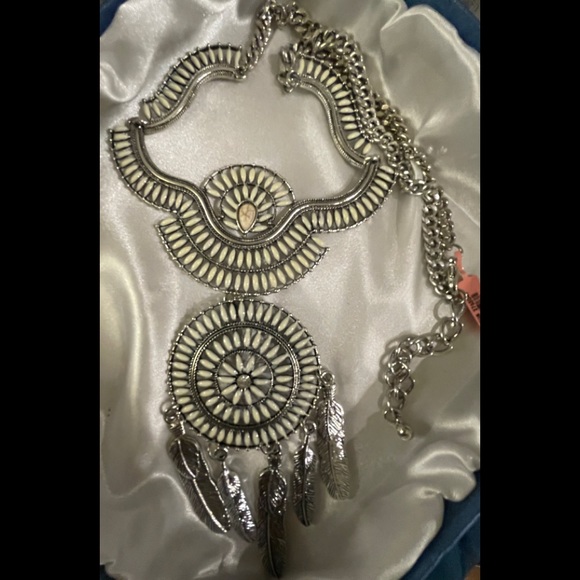 Beautiful Silver Dreamcatcher White Stone & Rhinestone Necklace-NWT - Picture 3 of 3